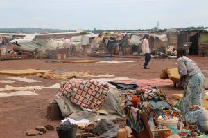 Allée d'un camp de réfugiés - Violences en Centrafrique