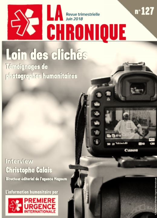 Couverture du magazine la Chronique avec un appareil photo