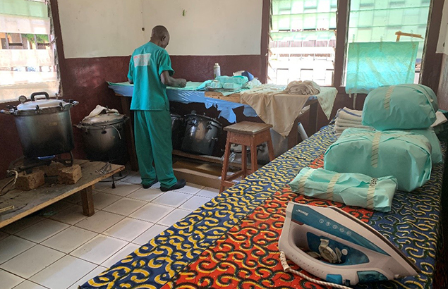 Première Urgence Internationale | Sterilization room of the District Hospital of Ndélé as part of the strengthening of the health system in the Prefecture of Bamingui-Bangoran in the Central African Republic 