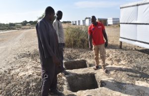 construction de latrines d'urgence au Cameroun par Première Urgence Internationale