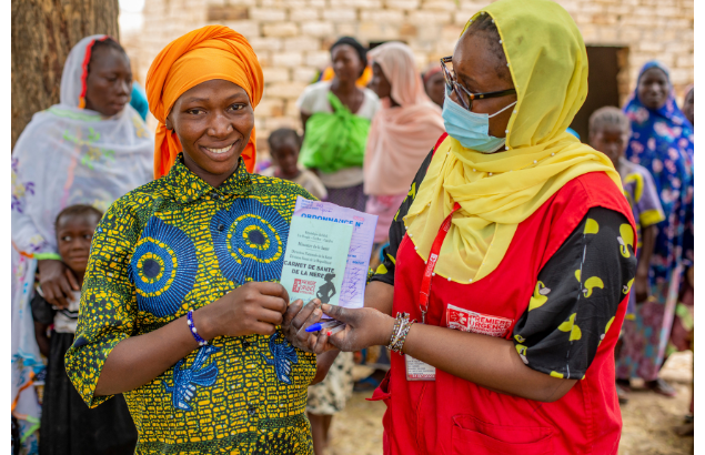 Sage-femme au Mali pour l'ONG Première Urgence Internationale