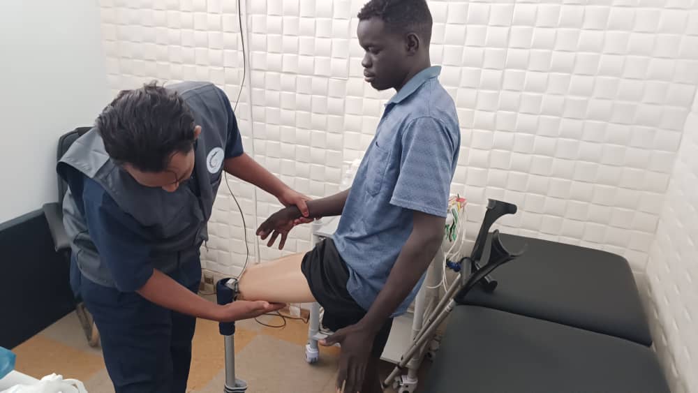 Grâce à notre missions humanitaire en Libye, Ezzeldein peut désormais marcher tout seul.