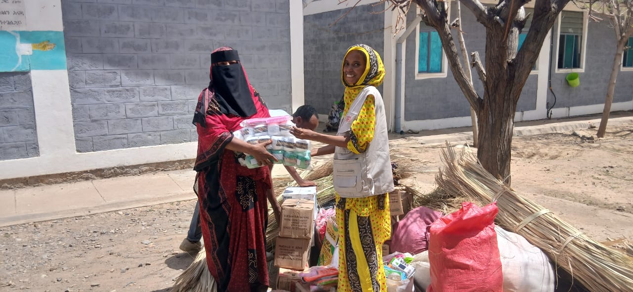 Première Urgence Internationale travaille pour l'autonomisation économique des femmes en Éthiopie avec une distribution d'aide.