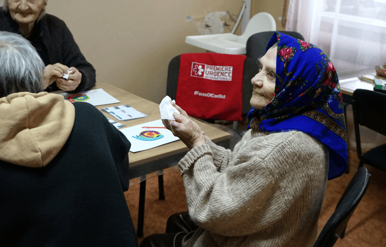 femme ukrainienne dans un centre de premiere urgence
