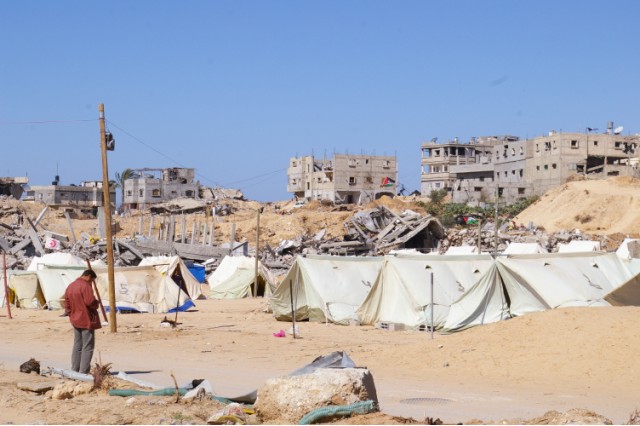 rue de gaza détruite et d'un square avec des tentes 2026